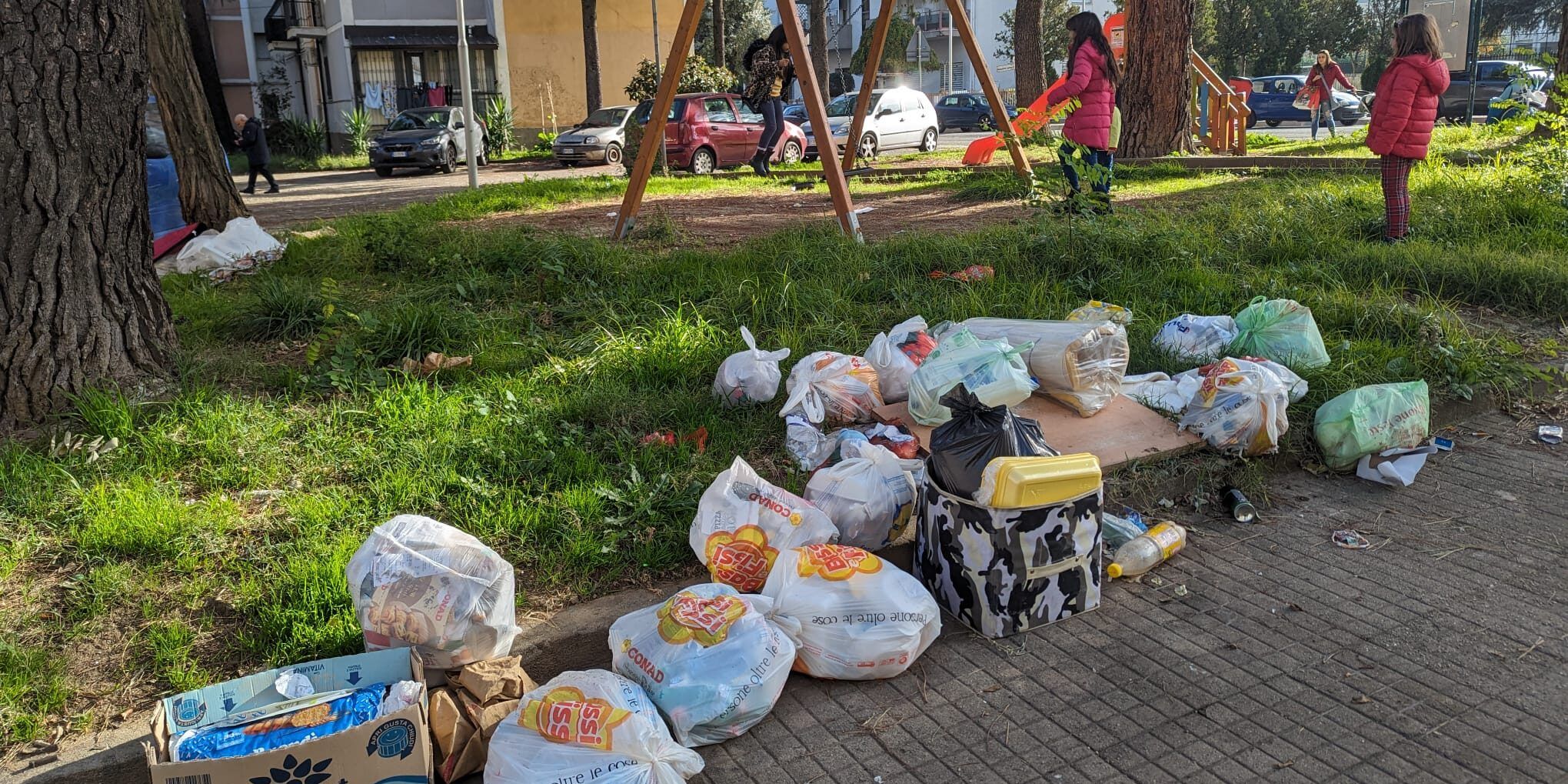Cosenza invasa dai rifiuti, Caruso promette di nuovo le video-trappole (annunciate 5 mesi fa)