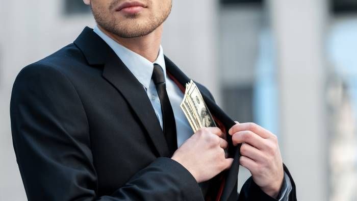 Milioni di euro e bombe a mano: incroci pericolosi tra l’All Star della ‘ndrangheta e i colletti bianchi