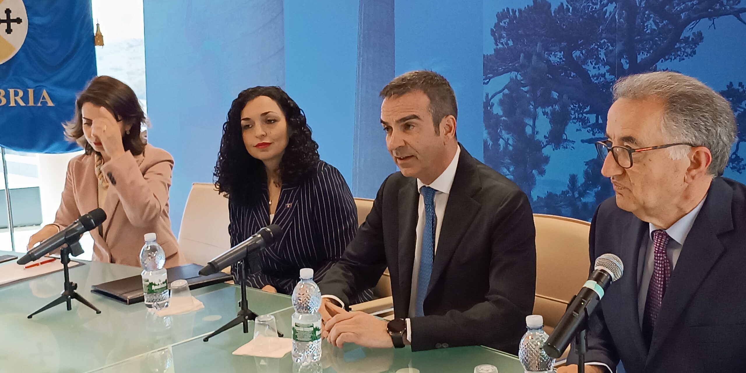 Relazioni commerciali e comune attenzione alle comunità arbëreshë, al via il “ponte” tra la Calabria e il Kosovo – VIDEO