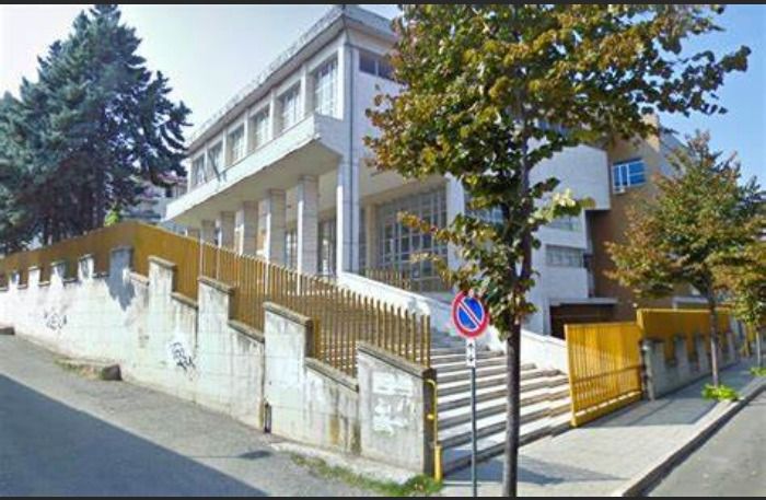 Mise una bomba sotto l’auto di una donna, condannato a 5 anni e mezzo