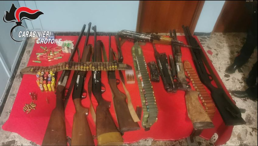 Scoperto un deposito d’armi illegale nel Crotonese
