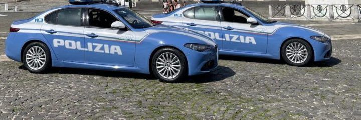 Violenta una donna, i passanti lo bloccano