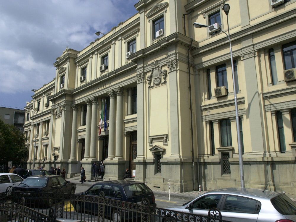 "Bed & Breaksex", revocati i domiciliari ai fratelli Falsetta