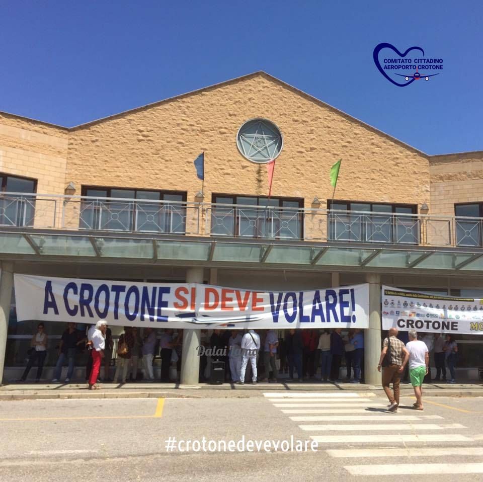 «Crotone deve volare». La protesta a "Cantiere Calabria"