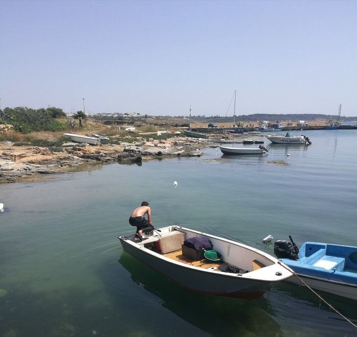 Pescatore di frodo tenta di fuggire, denuncia e multa da 2mila euro