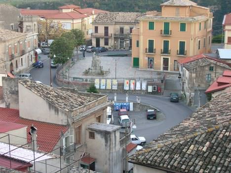 Giallo a Satriano, 34enne trovato morto in un appartamento