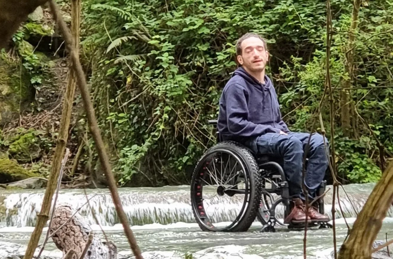 La sfida di Salvatore Cristiano Misasi a difesa dei disabili: «Attraverso la Calabria in handbike»