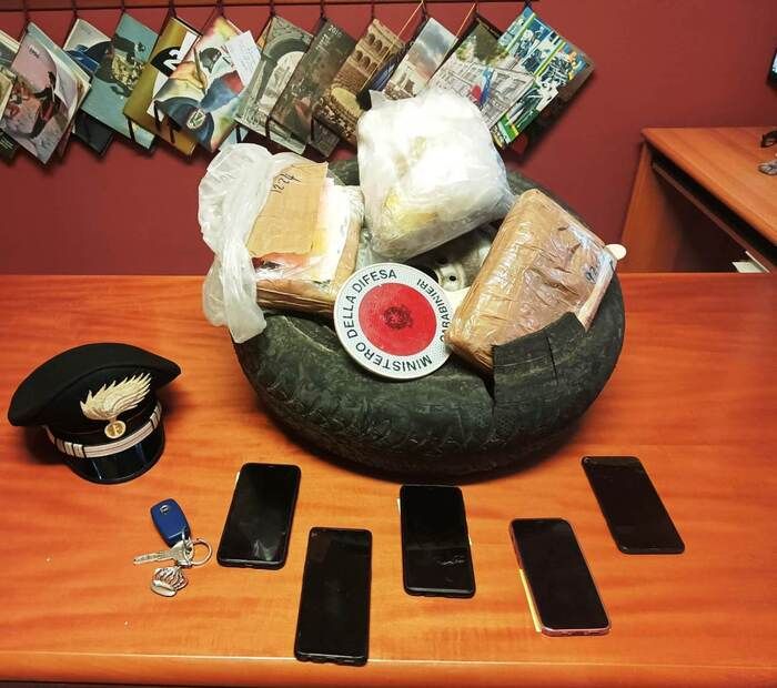 Tre donne calabresi arrestate a Messina: trasportavano 3,6 chili di cocaina – VIDEO