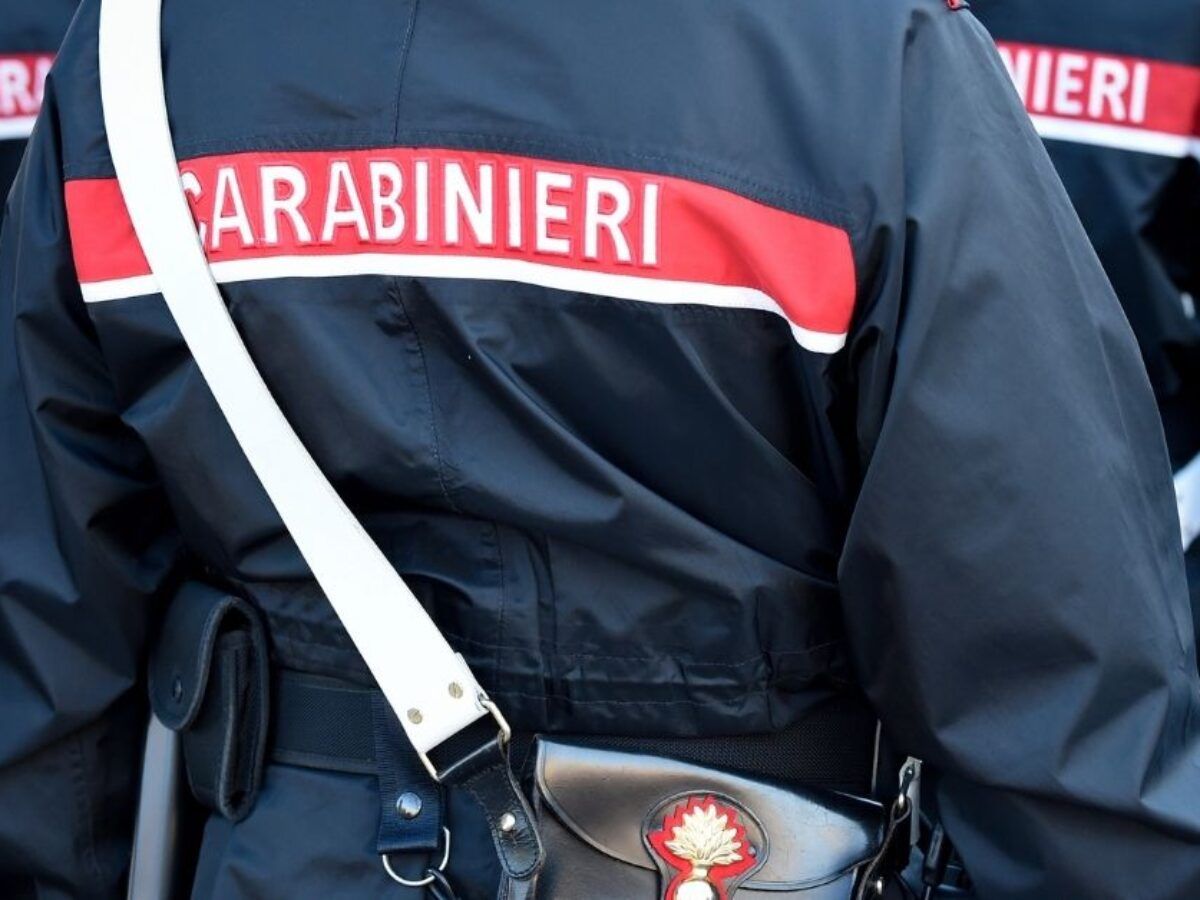 Calabria, non rispetta l’alt e il carabiniere spara per «legittima difesa». Il conducente condannato a 8 mesi