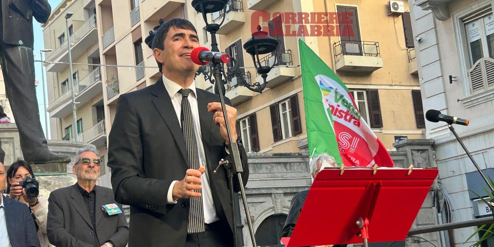 Fratoianni a Reggio: «Da qui parte la riscossa del centrosinistra, battere questa destra è già un programma»
