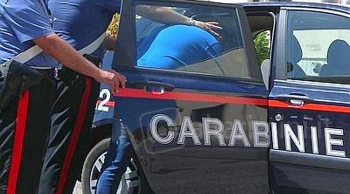 Botte e furti continui, genitori denunciano il figlio