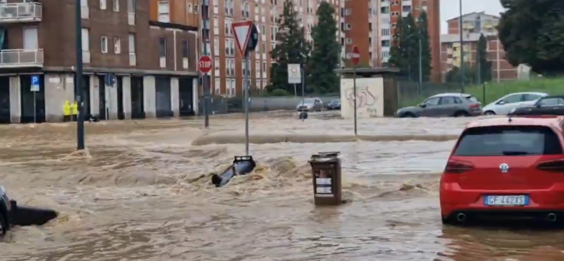 Maltempo, a Milano esonda il Seveso