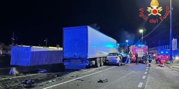 Dramma sulla SS18, morto un poliziotto nello scontro con un camion