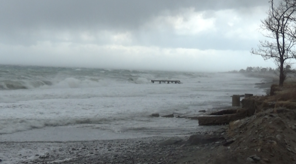 Meteo, allerta gialla su tutta la regione: previsti temporali e mareggiate