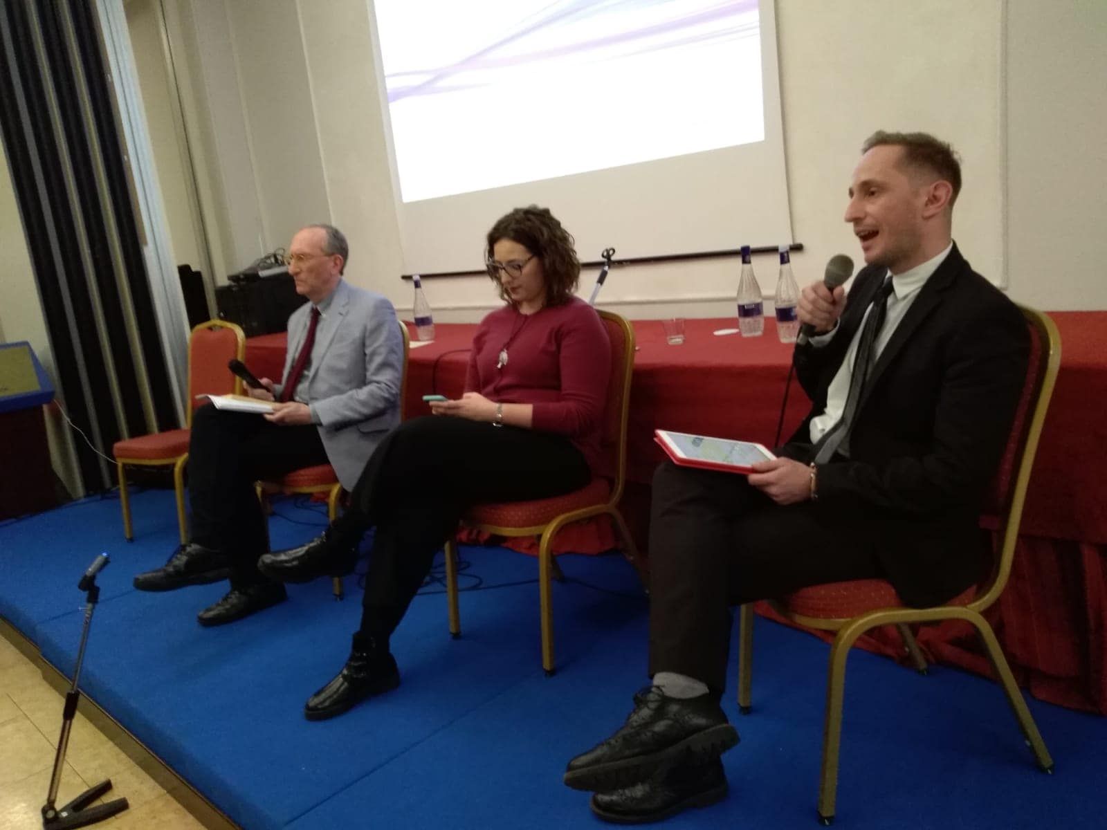 Reddito di cittadinanza, i 5 Stelle misurano «il cambiamento» in Calabria