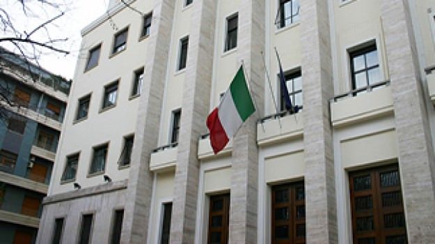 Addetti a mense e pulizie scolastiche, sit-in davanti la prefettura di Cosenza