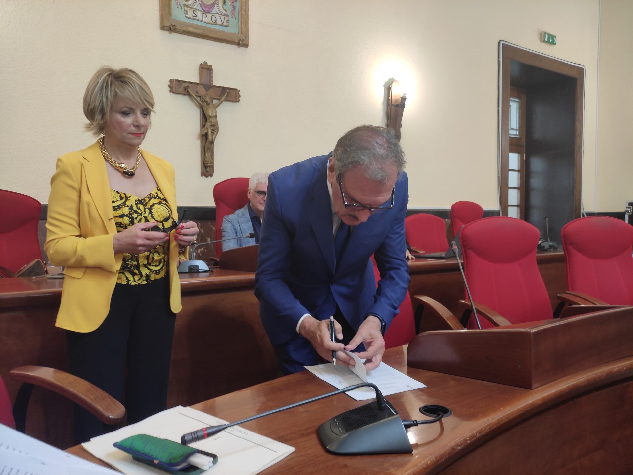 Vibo, il passaggio di consegne tra Limardo e Romeo: «C’è tanta voglia di lavorare» – FOTO