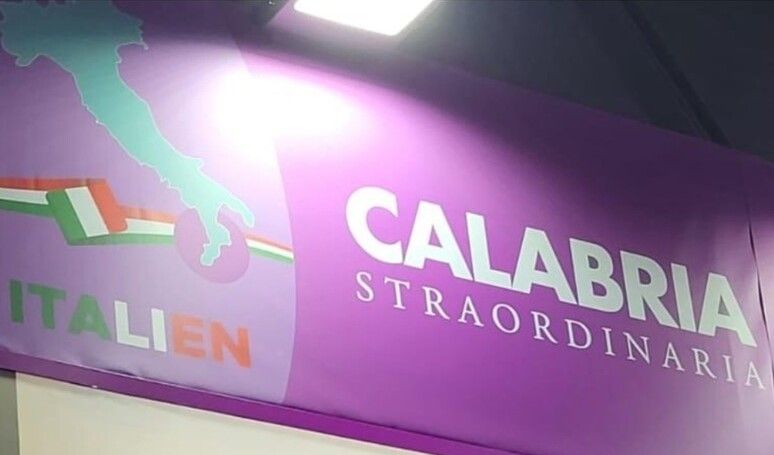 Alla Fiera delle vacanze di Vienna il logo dell’Italia senza Sicilia e Sardegna