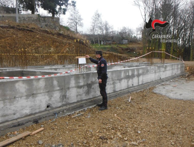Lamezia, sequestrata struttura abusiva in cemento armato