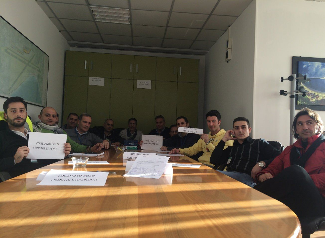 Aeroporto Reggio, i lavoratori occupano gli uffici Sogas