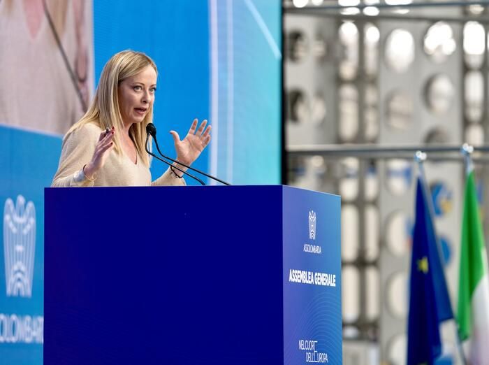 Meloni: «L’Italia cresce, è la più affidabile dell’Eurozona»