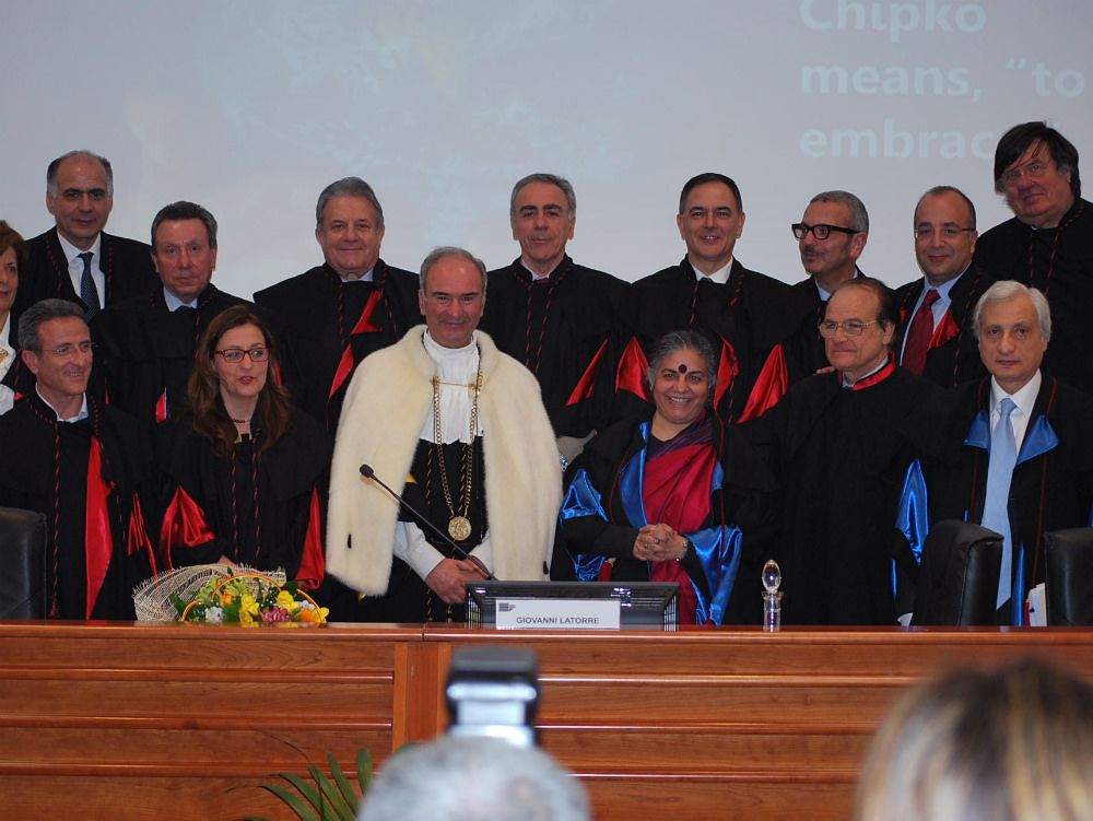 Unical, Vandana Shiva: Calabria «cangia capu»