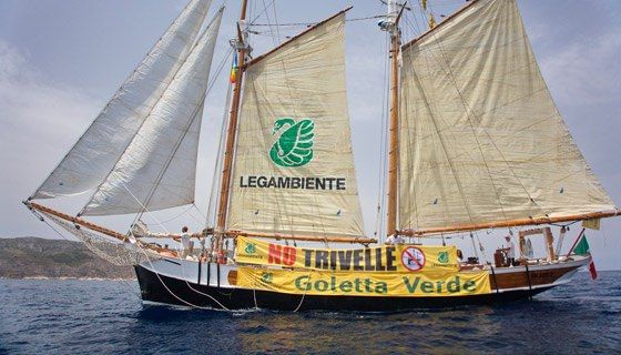 Cemento illegale e inquinamento, il mare violentato