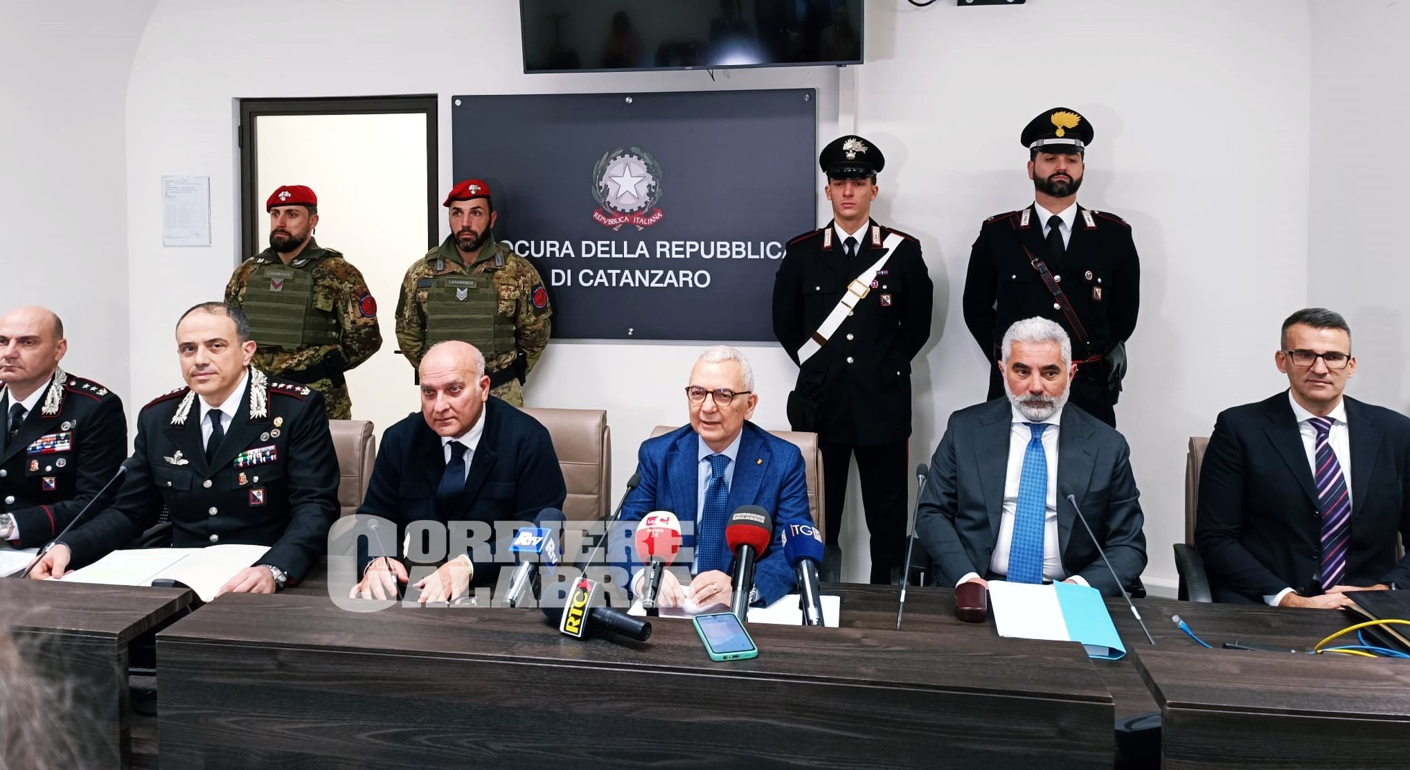 L’infiltrazione «allarmante» della cosca Gallace: le intimidazioni, i “favori” della società civile e il voto del 2021