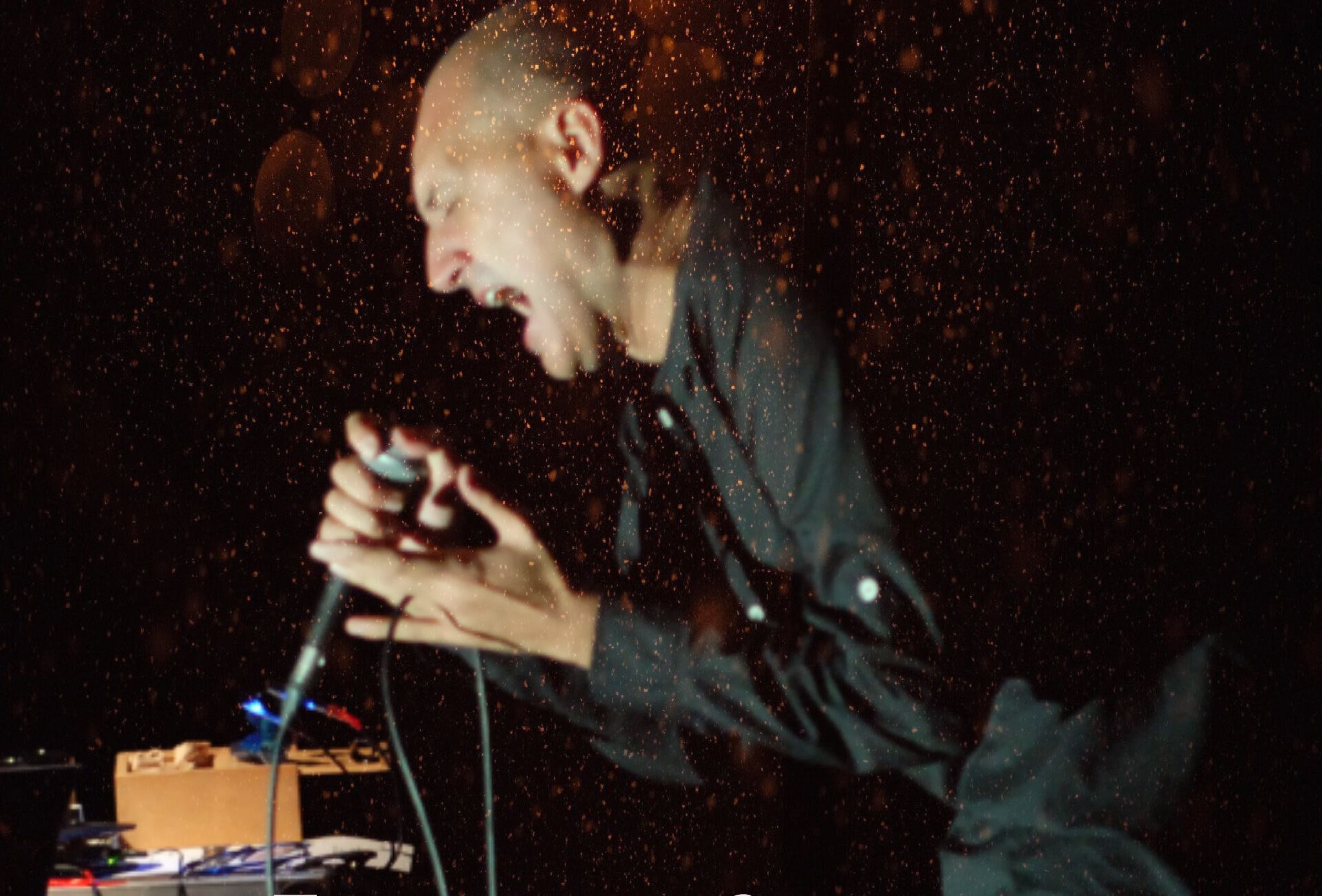 La risposta ai teatri chiusi dell'autore cosentino Ernesto Orrico