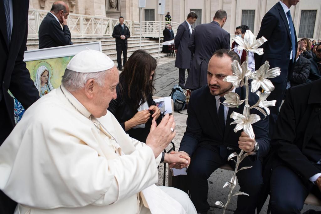Seclì, Michele Affidato realizza il “Giglio d’Argento” per Sant’Antonio da Padova – FOTO