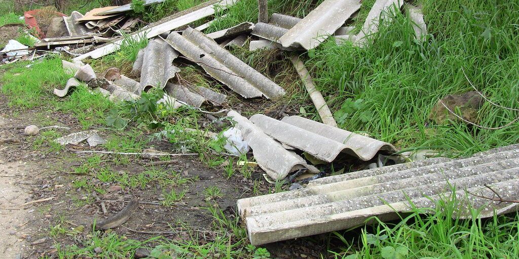 Amianto in Calabria, bonifiche, abusivismo e rischio di patologie