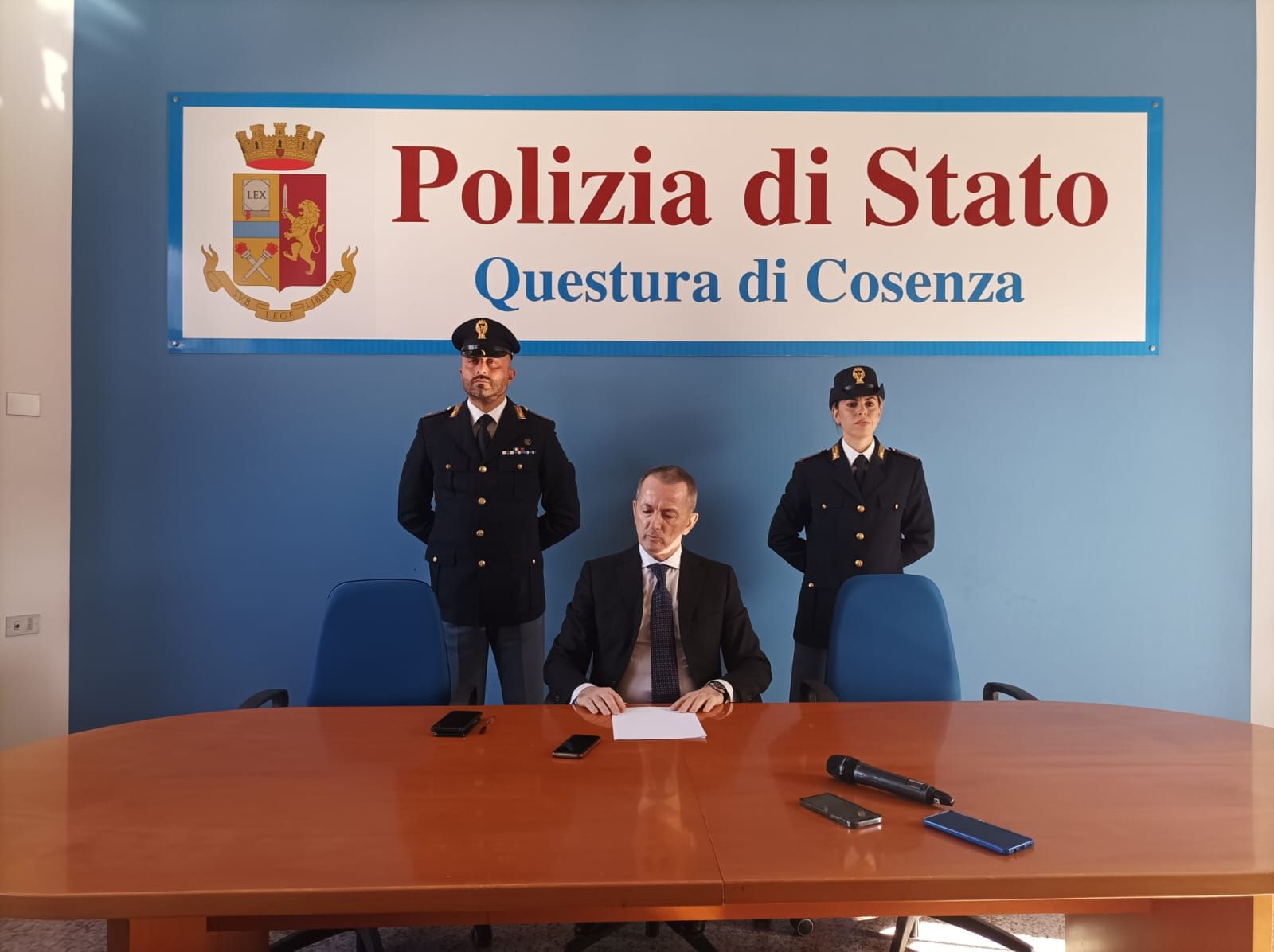 Michele Spina è il nuovo Questore di Cosenza. «Faremo sentire il fiato sul collo ai pregiudicati» – VIDEO