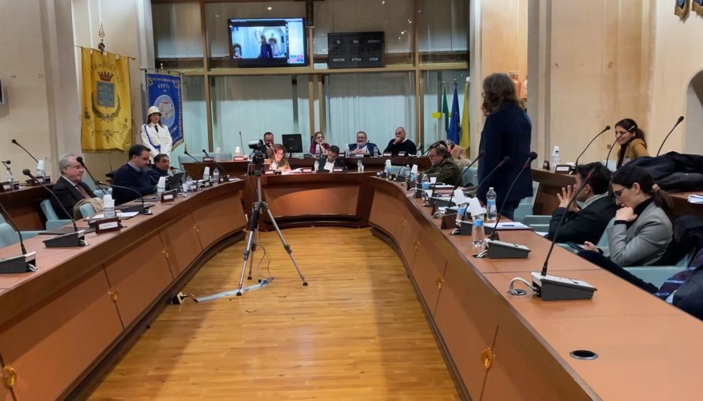 Corigliano Rossano, atmosfera “festiva” anche in consiglio comunale