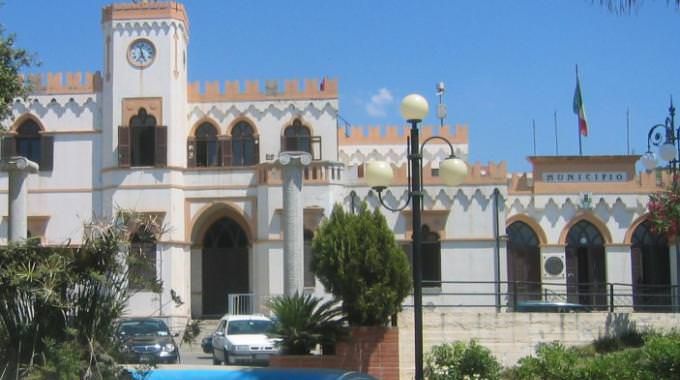 Furbetti a Bova Marina, sospesi altri 7 dipendenti del Comune