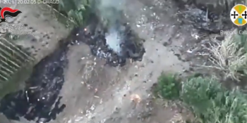 Incendio doloso a Rende, presunto piromane ripreso dalle telecamere – VIDEO