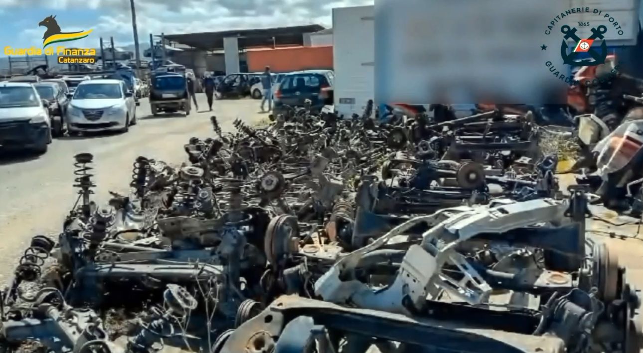 Gestione illecita dei rifiuti e discariche abusive: a Lamezia sequestri per oltre 4 milioni di euro – FOTO E VIDEO