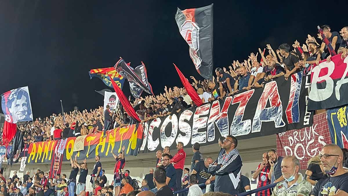 Cosenza ultimo in classifica ma con oltre mille tifosi in trasferta