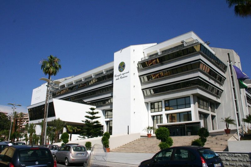 Un burlone a Palazzo Campanella