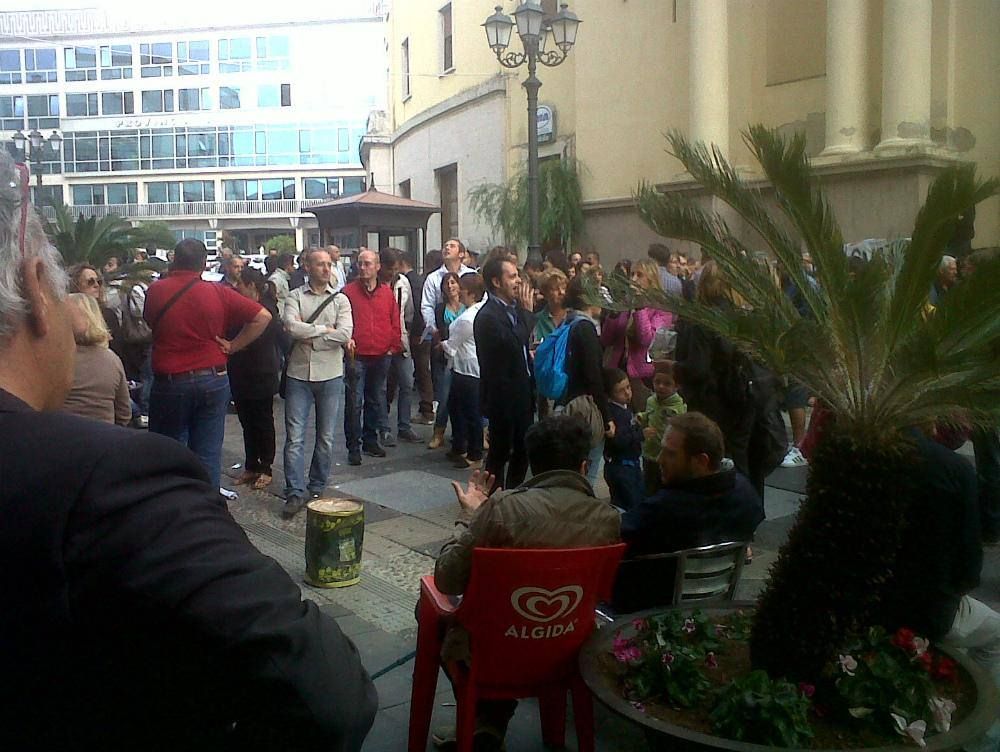 I lavoratori della Campanella scendono dal tetto. Ma la protesta continua