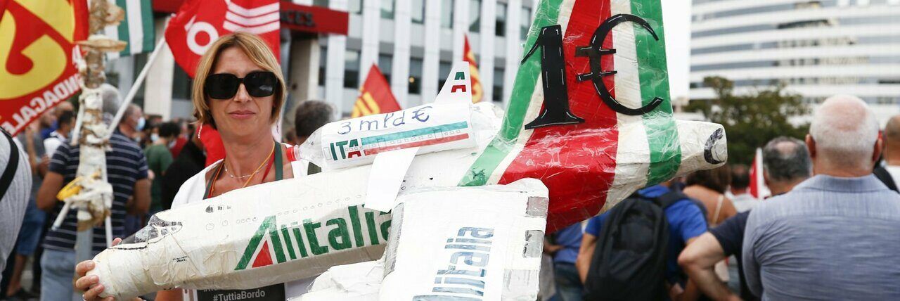 Natale amaro ad Alitalia, licenziamento per migliaia di dipendenti