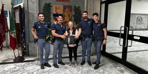 Scippa la borsetta a una donna a Reggio Calabria: 19enne fermato dalla polizia