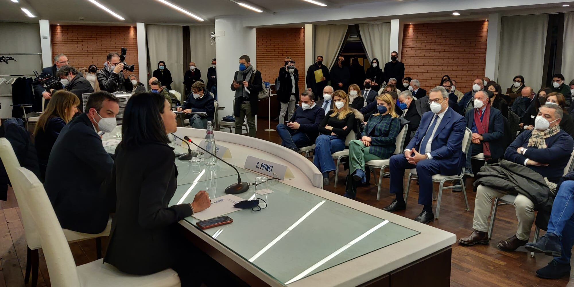 Occhiuto a Reggio per presentare il bilancio del primo trimestre di governo. «Mi ha salvato l’adrenalina»