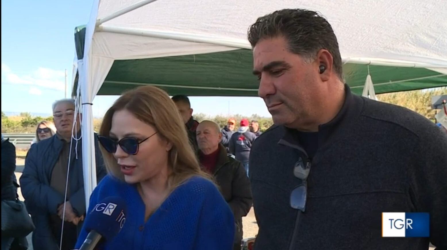 Protesta degli agricoltori a Rosarno, tra i manifestanti anche Naike Rivelli