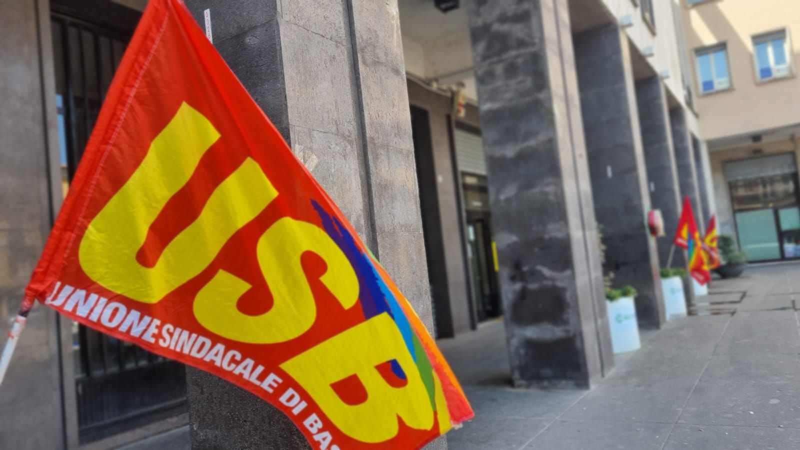 Il nuovo bando per i servizi di pulizia a Cosenza, l’Usb: «Trovare soluzioni per i lavoratori»