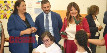 Dallo sport all’arteterapia, Straface incontra i ragazzi del centro “Il Dono” a Jonadi: «Qui inclusione vera e progetti di vita» – FOTO