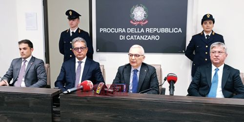 arresti crotone conferenza dda capomolla