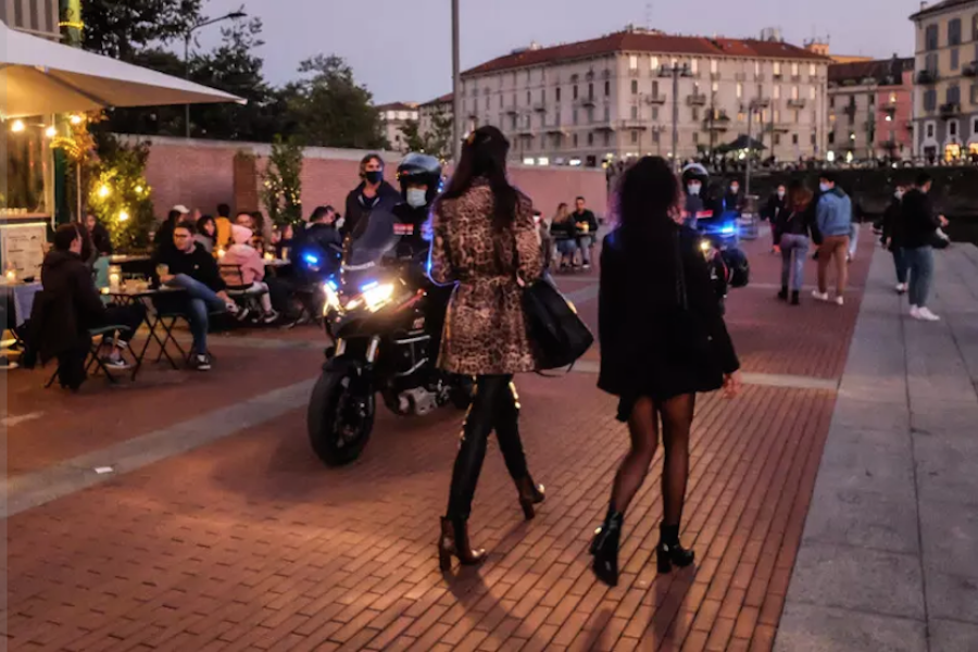 Ferito a colpi di pistola in centro a Milano