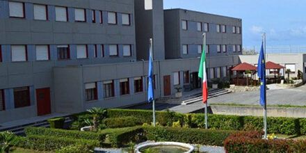 Assolto dall’accusa di terrorismo il 36enne che minacciò gli operatori nel carcere di Paola