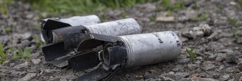 Morto reporter russo. Mosca: «Ucciso da bombe a grappolo»