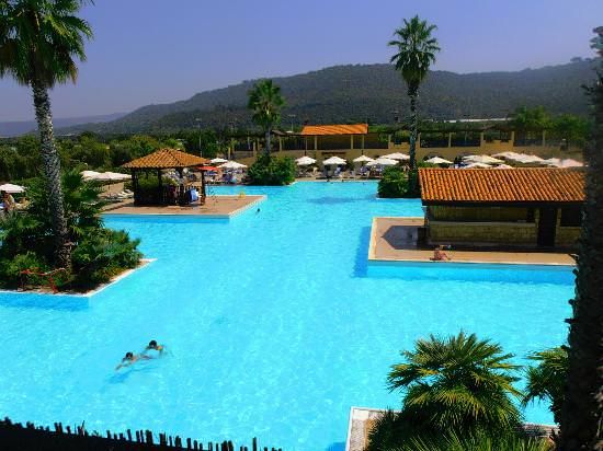 La filiera criminale delle vacanze. «Ditte della ‘ndrangheta per ogni servizio nei villaggi»